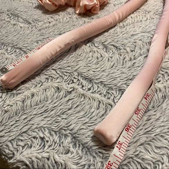 The curl crown - Heatless silk curler - PINK - Picture 6 of 9